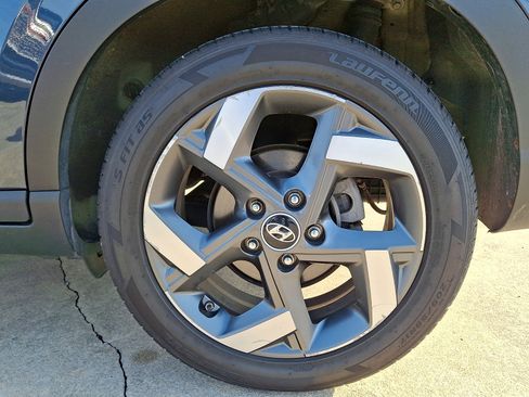 Certified 2021 Hyundai Venue w/ Cargo Package image 28