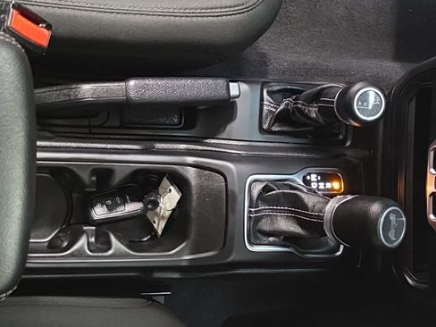 Used 2021 Jeep Wrangler Unlimited Sahara image 22