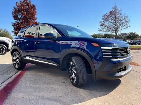 Used 2025 Nissan Kicks SV image 5