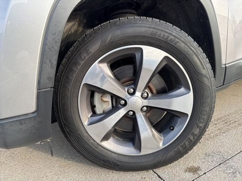 Used 2020 Jeep Cherokee Limited image 51