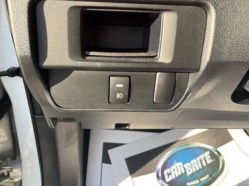 Used 2017 Toyota Tacoma SR image 11