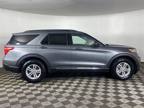 Used 2023 Ford Explorer XLT w/ Equipment Group 202A AWD/4WD image 27