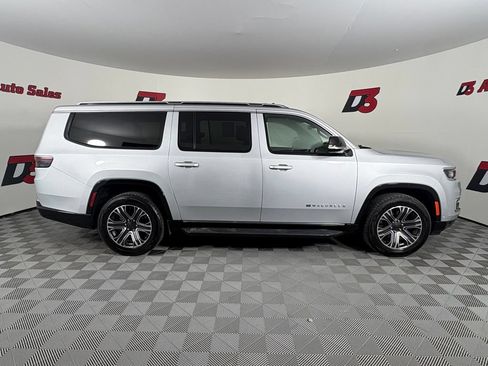 Used 2023 Jeep Wagoneer L Series II RWD image 7