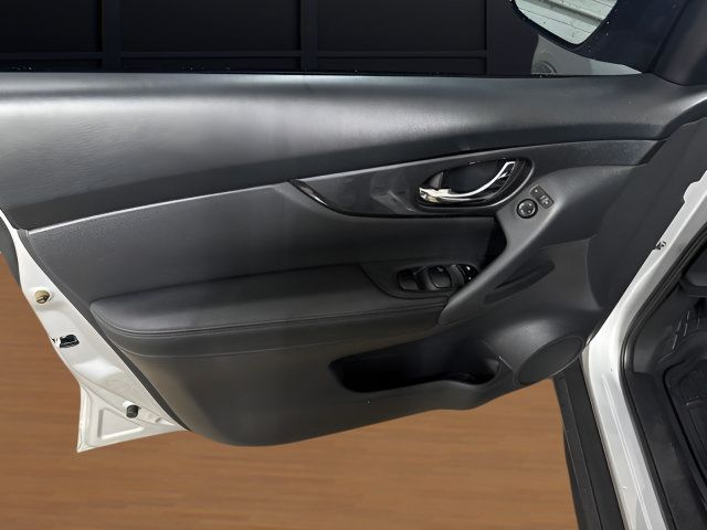 Used 2019 Nissan Rogue SV AWD/4WD image 11