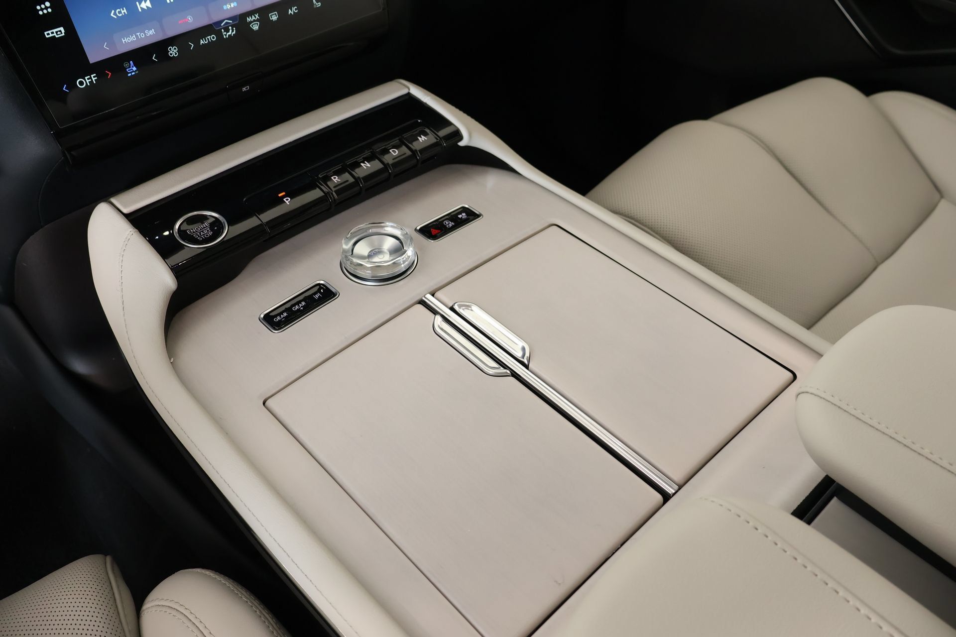New 2025 Lincoln Navigator Reserve AWD/4WD image 9