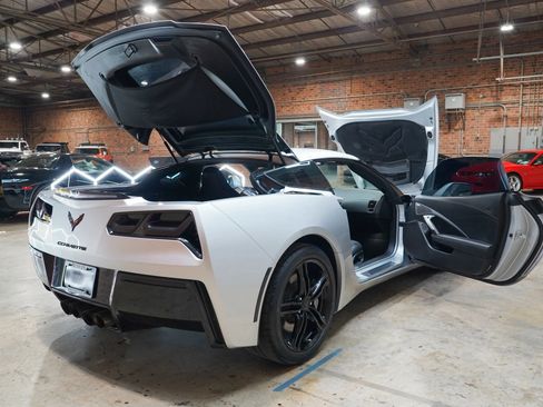 Used 2017 Chevrolet Corvette Stingray Coupe w/ Carbon Flash Badge Package RWD image 29