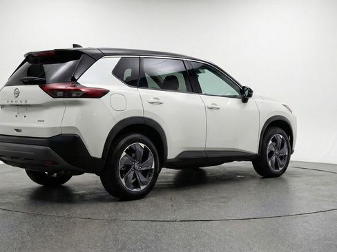 Used 2025 Nissan Rogue SV FWD image 9