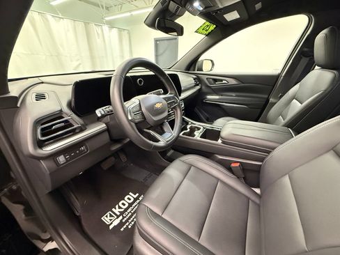Used 2026 Chevrolet Traverse LT AWD/4WD image 11