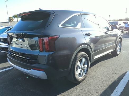 Certified 2025 Kia Sorento LX image 9