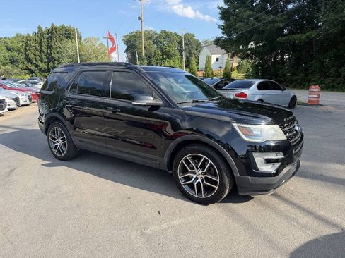 Used 2016 Ford Explorer Sport w/ Equipment Group 401A AWD/4WD image 2