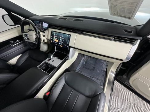 Used 2024 Land Rover Range Rover Long Wheelbase SE image 19