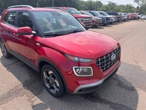 Used 2022 Hyundai Venue Limited FWD image 7