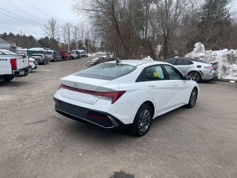 Used 2025 Hyundai Elantra Blue image 5