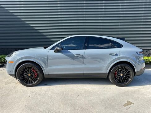 Used 2025 Porsche Cayenne S image 2