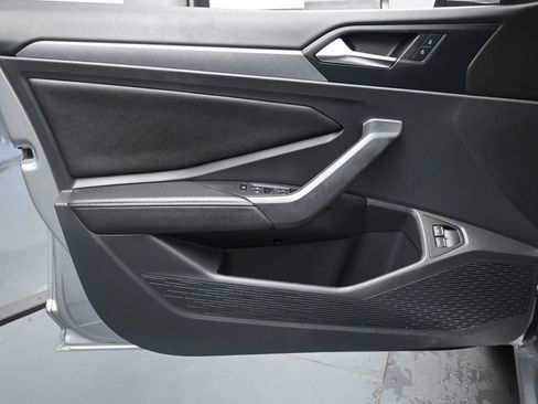 Used 2023 Volkswagen Jetta SE image 20