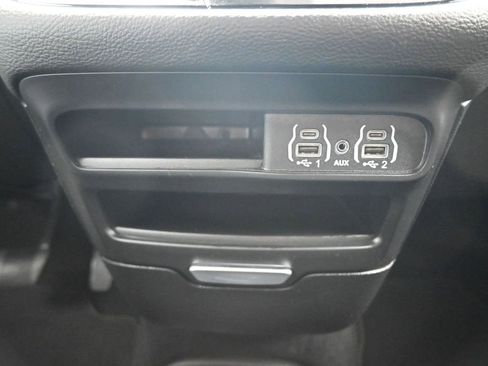 Used 2024 Chrysler Pacifica Touring image 26