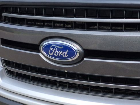 Used 2019 Ford F150 XLT w/ Equipment Group 302A Luxury AWD/4WD image 12