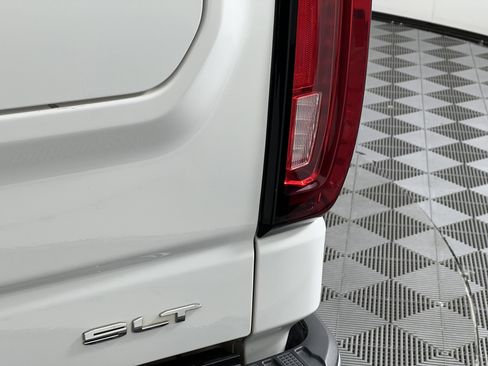 Used 2023 GMC Sierra 1500 SLT image 11