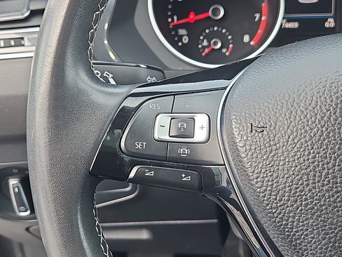 Certified 2021 Volkswagen Tiguan SE w/ Panoramic Sunroof Package image 18