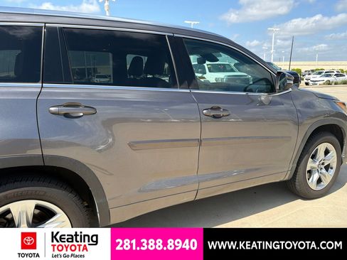 Certified 2018 Toyota Highlander Limited FWD image 2