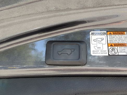 Used 2016 Toyota RAV4 Limited image 30