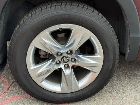 Used 2018 Toyota Highlander Limited image 16