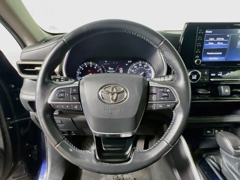 Used 2021 Toyota Highlander XLE FWD image 17