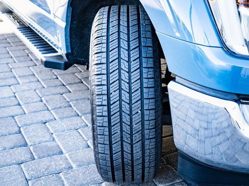 Used 2023 Ford F150 Lariat image 38