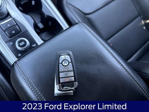 Used 2023 Ford Explorer Limited w/ Equipment Group 301A AWD/4WD image 29