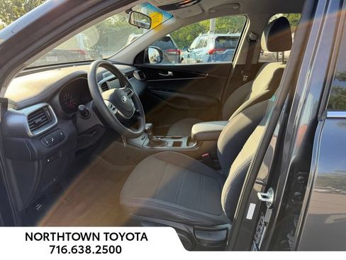 Used 2019 Kia Sorento FWD image 14