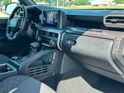 Certified 2026 Toyota Tacoma SR5 AWD/4WD image 21