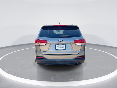Used 2016 Kia Sorento FWD w/ LX Convenience Package image 9