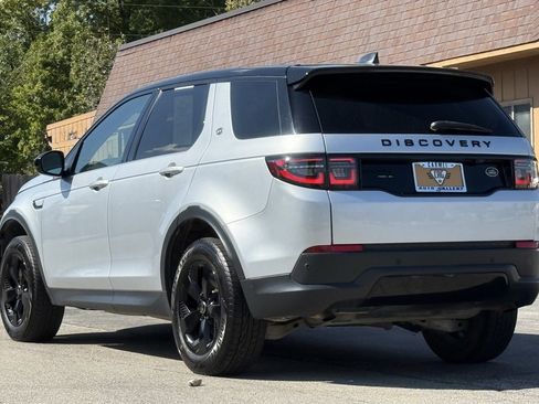 Used 2020 Land Rover Discovery Sport SE image 3