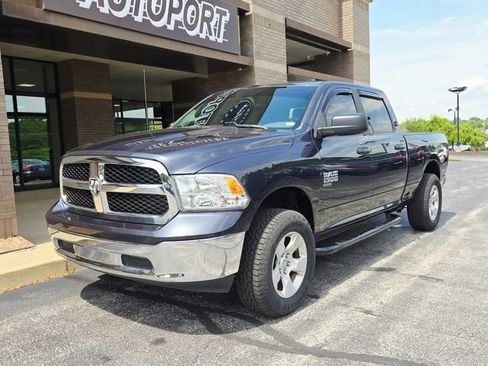 Used 2019 RAM 1500 Classic SLT AWD/4WD image 3