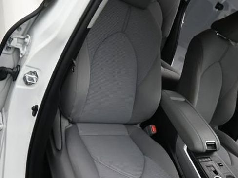 Used 2020 Toyota Highlander LE FWD image 17