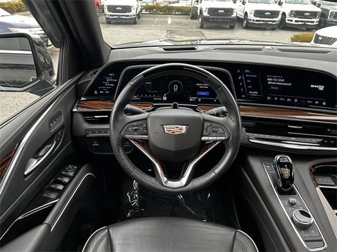 Used 2023 Cadillac Escalade Premium Luxury image 14