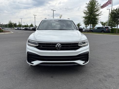 Used 2022 Volkswagen Tiguan SE R-Line AWD/4WD image 3