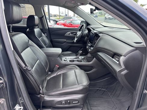 Used 2020 Chevrolet Traverse RS w/ LPO, Floor Liner Package AWD/4WD image 9