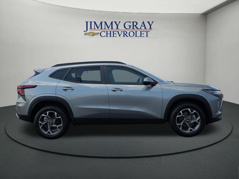 New 2026 Chevrolet Trax LT w/ Driver Confidence Package FWD image 6