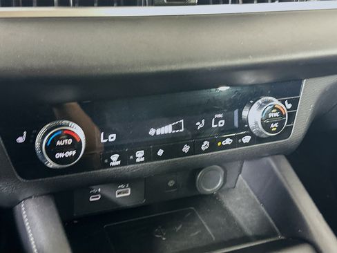 Used 2024 Mitsubishi Outlander SE image 23