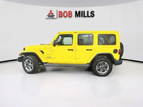 Used 2019 Jeep Wrangler Unlimited Sahara w/ Uconnect 4C Nav & Sound Group AWD/4WD image 4