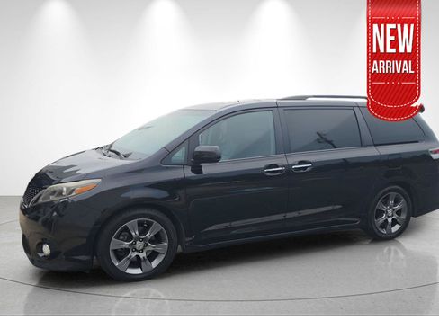 Used 2016 Toyota Sienna SE Premium FWD image 1