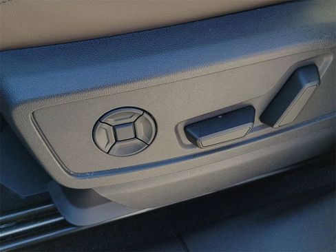 Used 2025 Audi Q5 Premium Plus w/ Premium Plus image 18