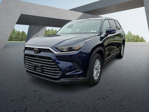 Certified 2025 Toyota Grand Highlander FWD image 2