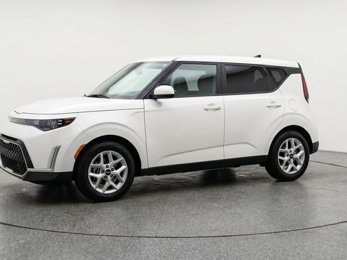 Used 2025 Kia Soul LX w/ LX Technology Package FWD image 3