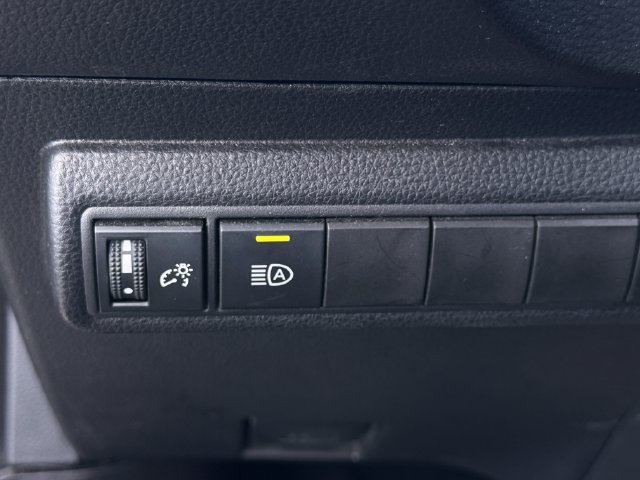 Used 2025 Toyota Corolla LE FWD image 23