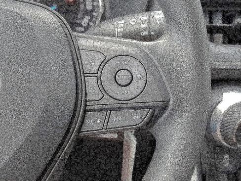 Used 2022 Toyota RAV4 LE image 21