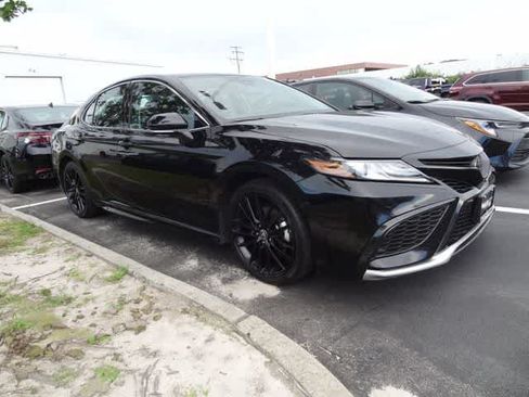 Used 2024 Toyota Camry XSE FWD image 4