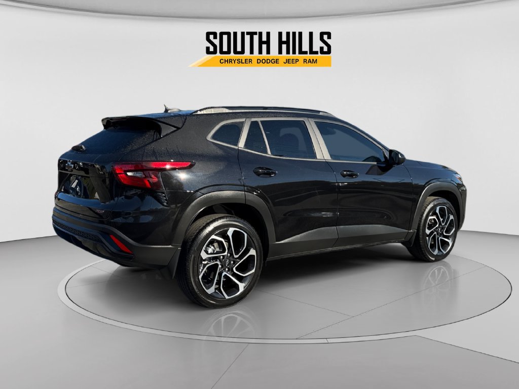 Used 2025 Chevrolet Trax RS w/ Driver Confidence Package FWD image 5