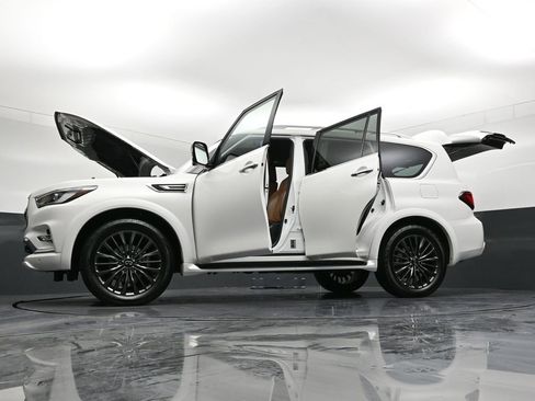 Used 2023 INFINITI QX80 Sensory w/ All-Season Package image 43